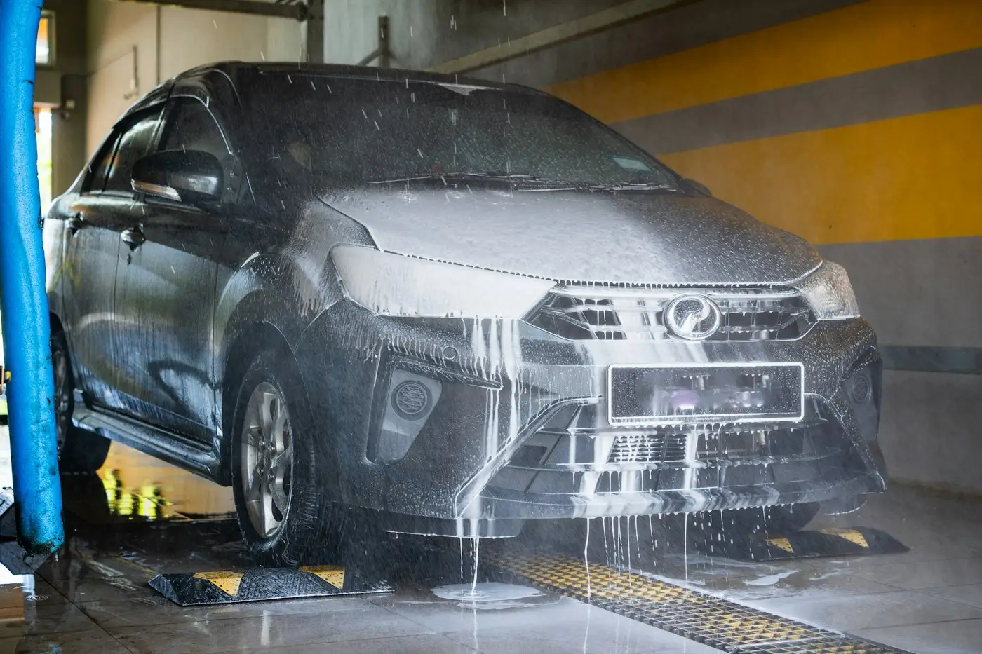 Lavage d’un véhicule à la mousse